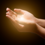 Mains vides pleine de lumière